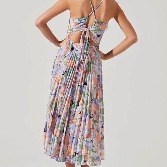 LIKE NEW ASTR the Label Blythe Floral Plisse Midi Dress - Picture 6 of 8